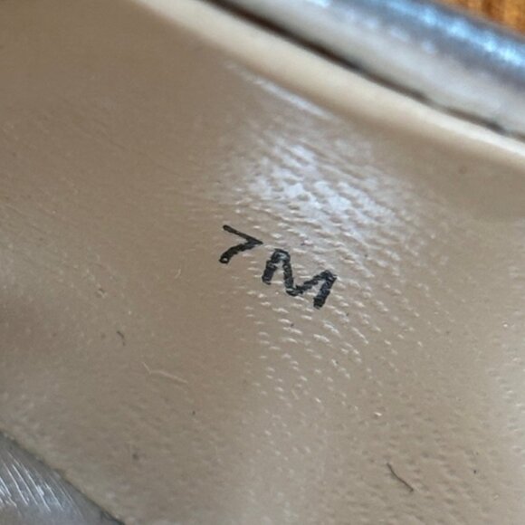 C WONDER | Silver Specchio Pointed Toe Pump | Size 7 - Picture 7 of 10